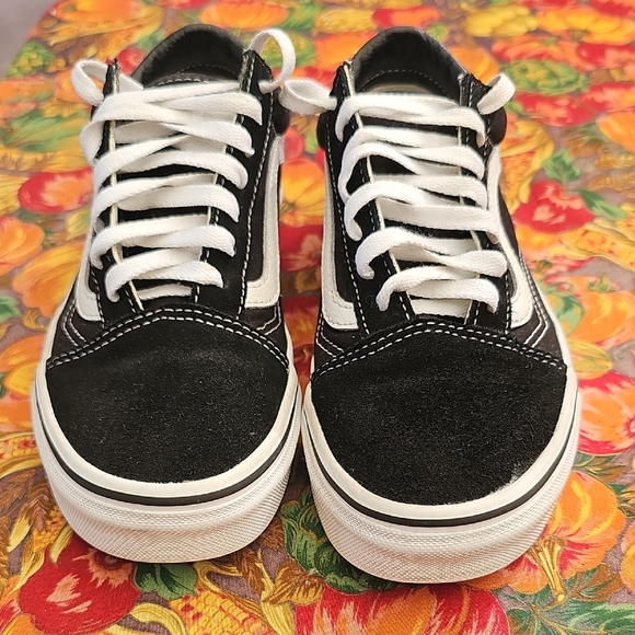 Vans Black and White Low-Top Shoes - Picture 2 of 12